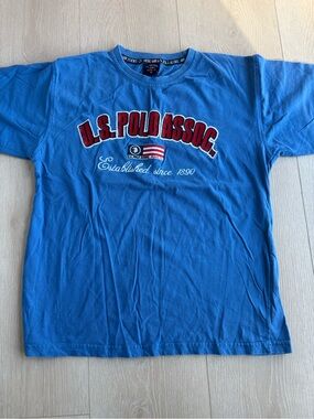 Blue U.S. Polo Assn. cotton t-shirt with red text and flag graphic, size M